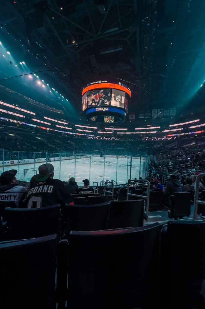 Hockeyspelare på is – Hockeymarket.se